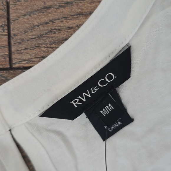 Rw& Co.-Basic Silky Front Crepe Cap Sleeve Blouse with lace details top - Picture 8 of 8